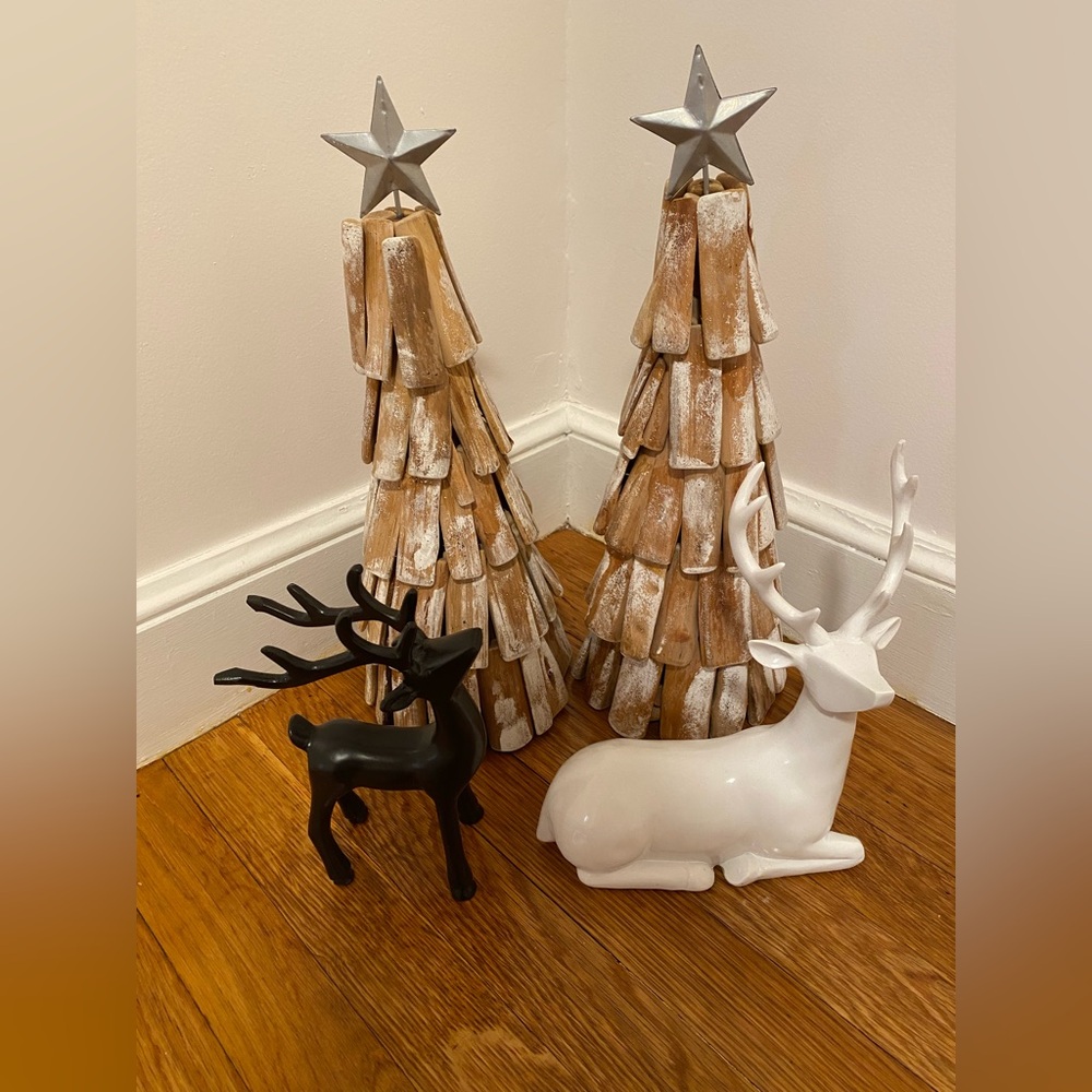 Rustic Holiday Decor Set with Reindeer
